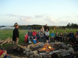 dom-firesidecrowd29-7-09